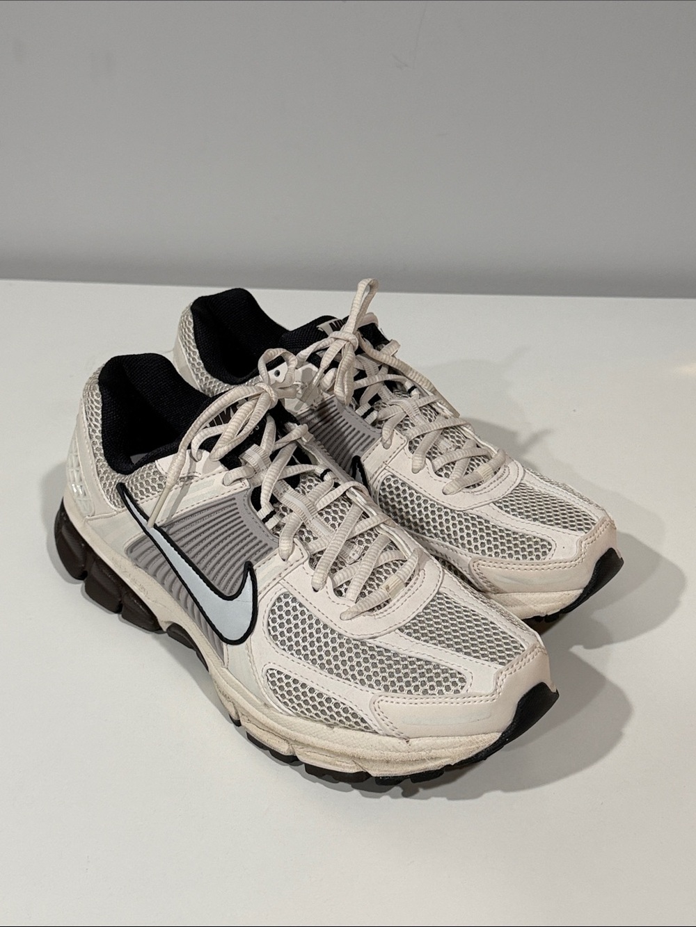 Nike Women’s Vomero 5 White and Black Mesh Athletic Sneakers